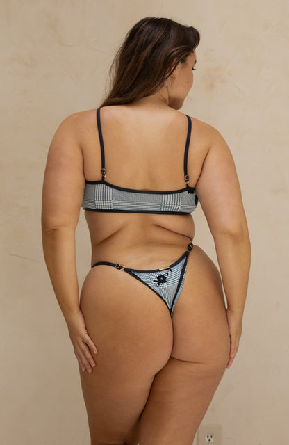 L'Amour Black Roses Trim Keyhole Bikini Top